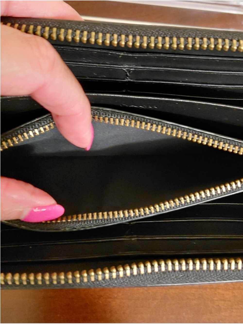 Coach Black Leather Accordian Zip Around Wallet - Picture 4 of 10